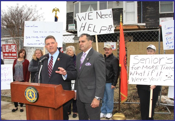 LEGISLATOR RHOADS CALLS ON CUOMO TO  EXTEND LOOMING DEADLINE